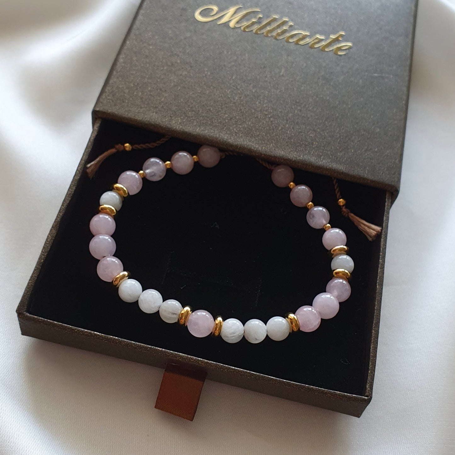 Edle Geschenkbox mit Mondstein Rosenquarz Armband Damen, 18K Gold plattierte Edelstahl Elemente, Schmuck Geschenkidee, wasserfest