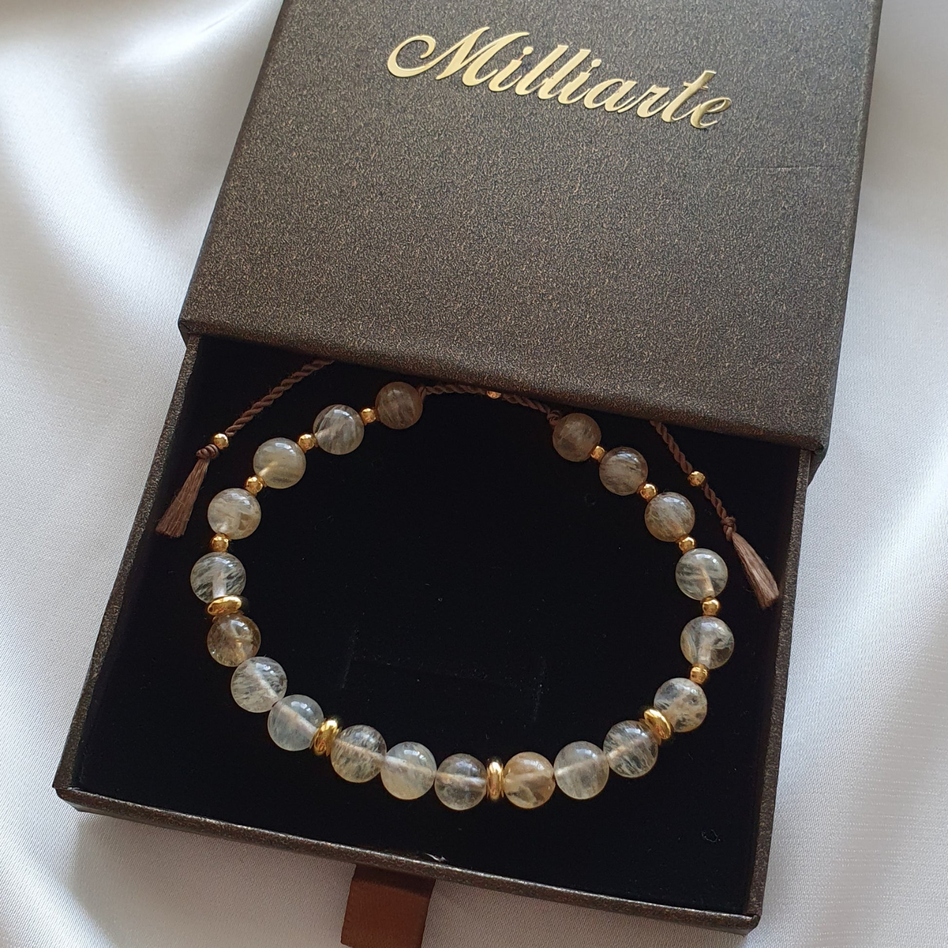 Detailaufnahme echter Citrin Edelsteinperlen 6 mm – hochwertiges Perlenarmband mit positiver Energie