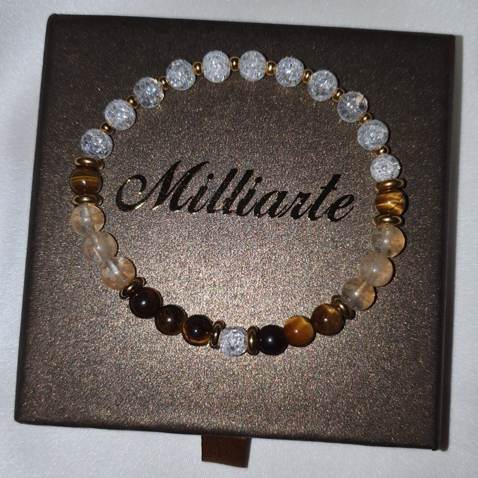 Nahaufnahme, funkelnde Bergkristallperlen