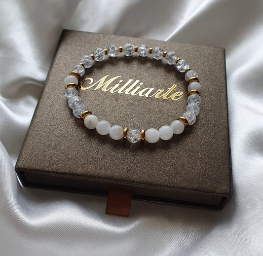 Edelsteinarmband aus Mondstein und Bergkristall in Schmuckbox mit Logo und 18k Gold-Elementen