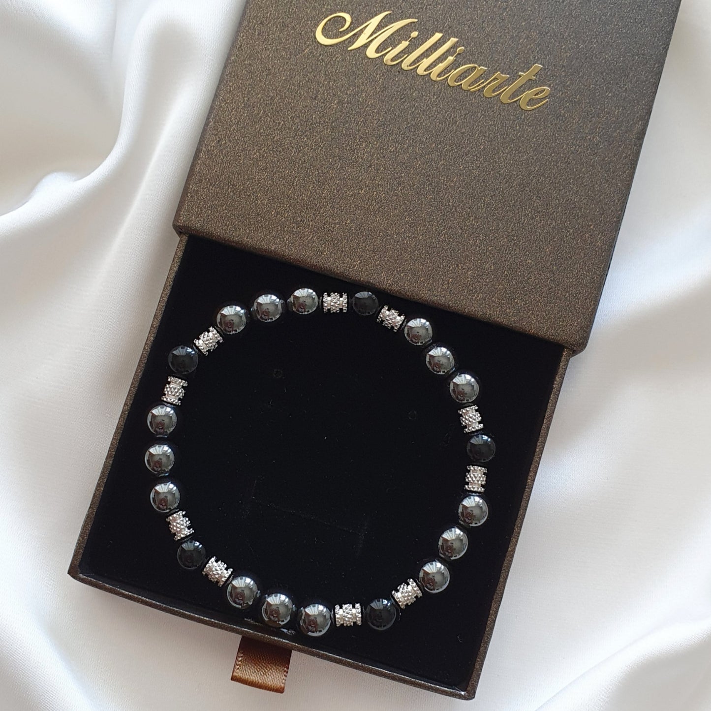 Onyx Hämatit Herrenarmband in edler Geschenkbox - stillvoller Energieschmuck für Schutz, Stärke und innere Balance.